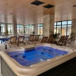 Sia In Odyssey Pool & Apartmán