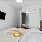 Sia In Odyssey Pool & * Năvodari