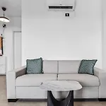 Sia In Odyssey Pool & Apartmán