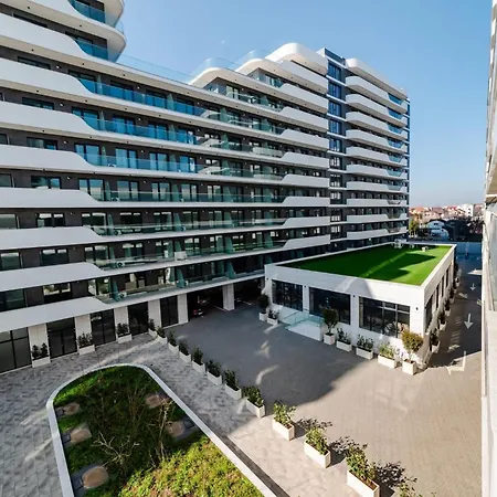 Sia In Odyssey Indoor Pool & Năvodari