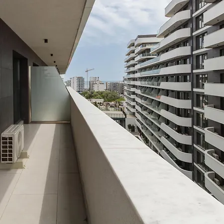 Sia In Odyssey Indoor Pool &