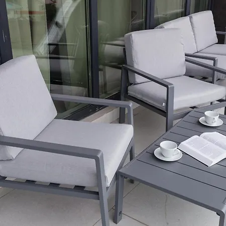 Sia In Odyssey Indoor Pool & Năvodari