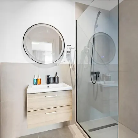 Sia In Odyssey Indoor Pool &